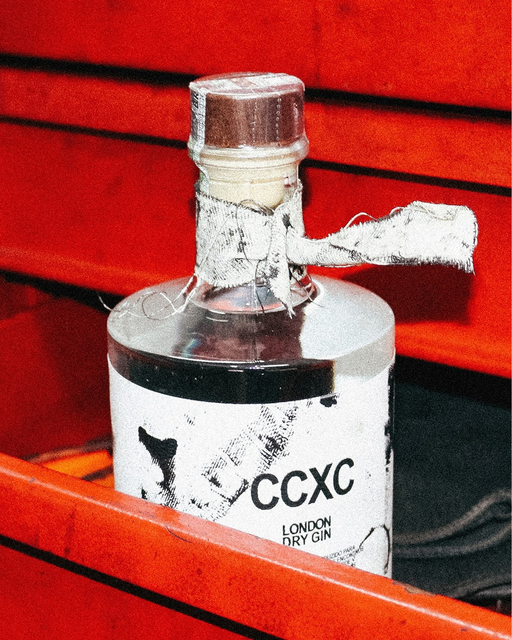 Rótulo para gin CCXC, 2025