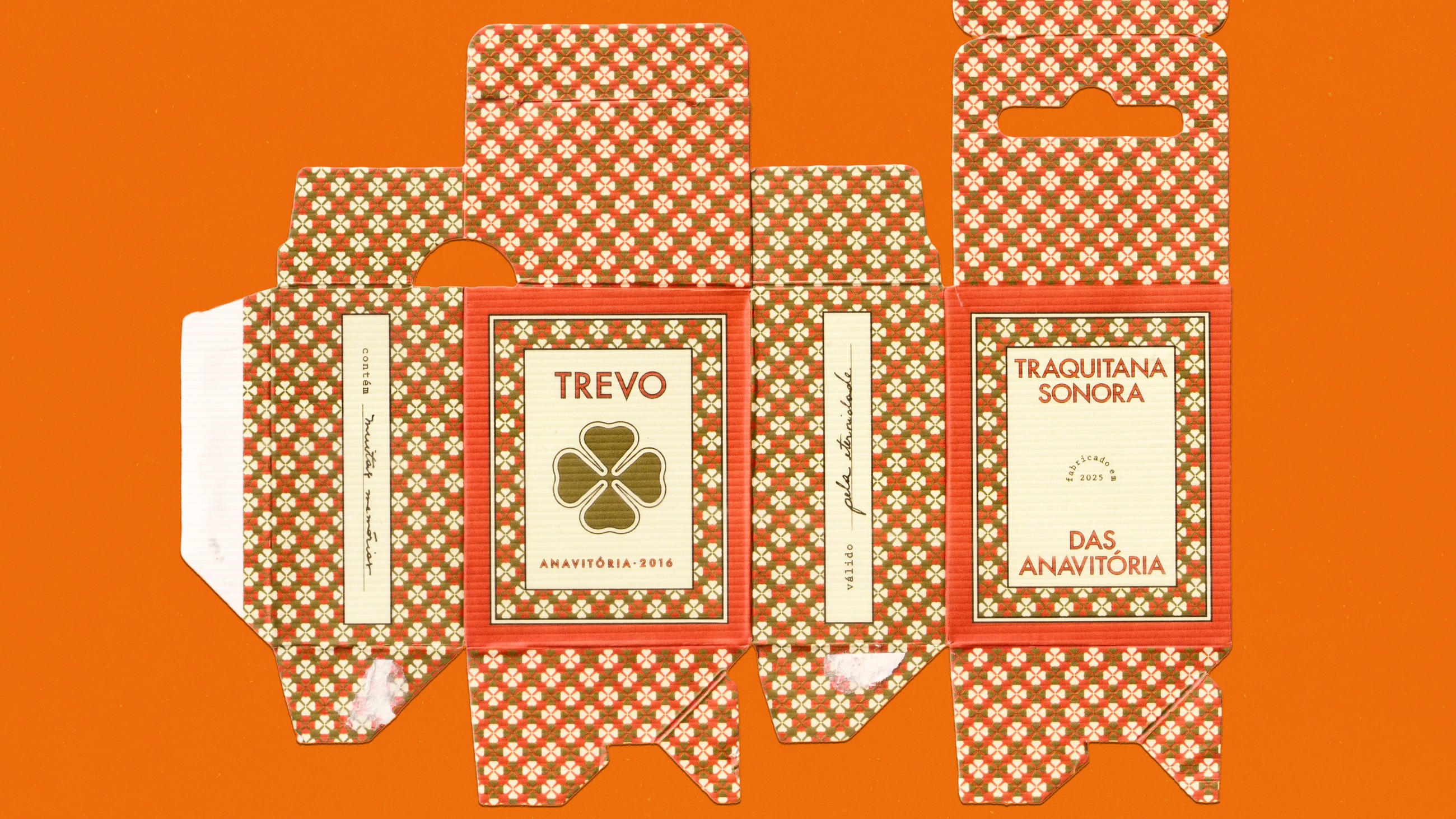 Flat dieline of the Trevo box, red and olive four-leaf clover pattern on orange